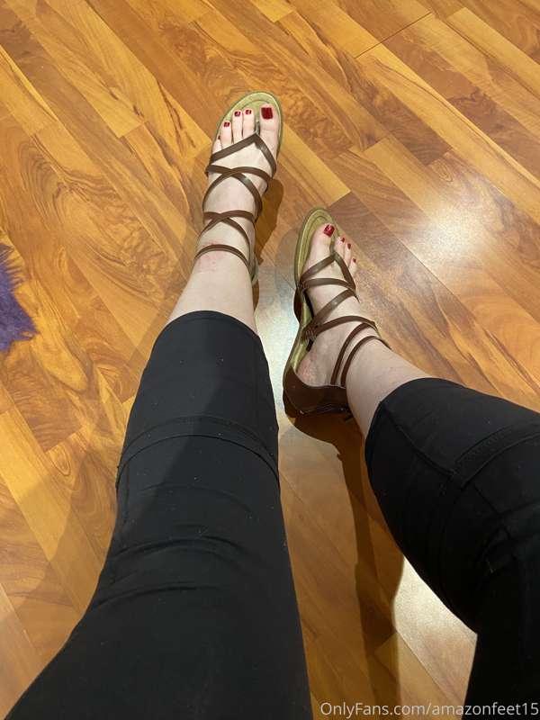 Some sexy gladiator sandals to keep my feet caged 😉 #bigfeet..
