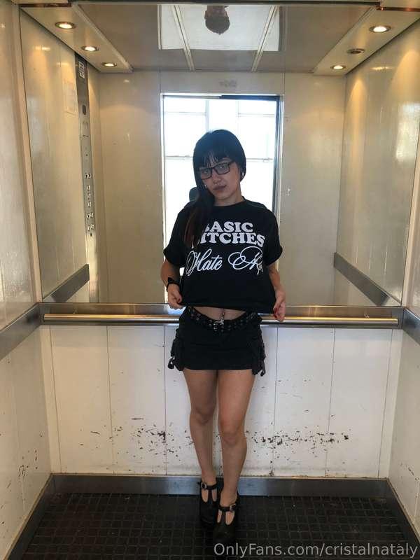 Will you get in the elevator with me!?🤫