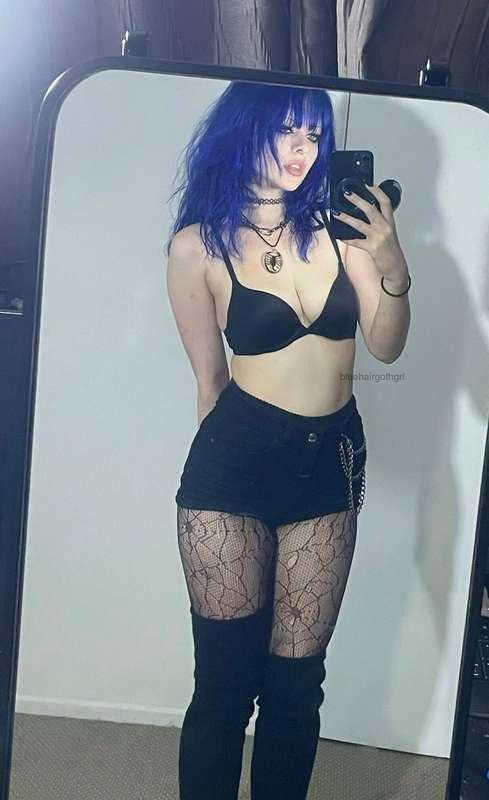 shorts and bra - i wish i could wear this out