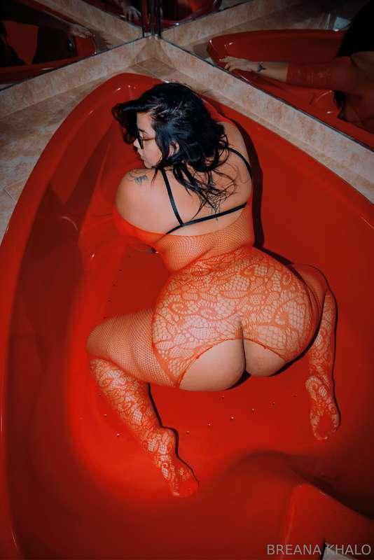 Wanna run the water for me baby? 💦 😜 