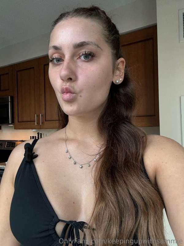 DM me and I will make your Sunday better 👅