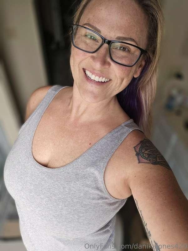 I got new glasses for the first time in like 4 years 🤓I thin..