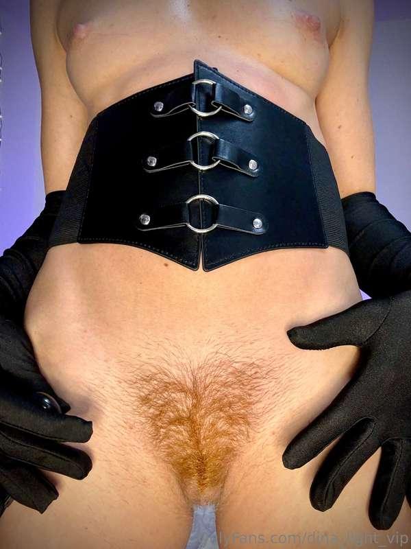 Feeling especially kinky today 😈 