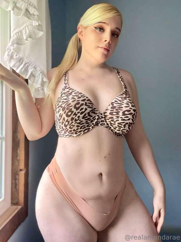 What would you do with these trans girl curves 🥰