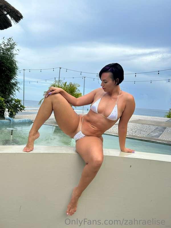 I’m a new kind of sexy. DM for more sexy pics and videos.