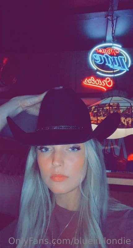 BIRTHDAY GIRL🥳 22  Message me to celebrate with me! ILL BE I..