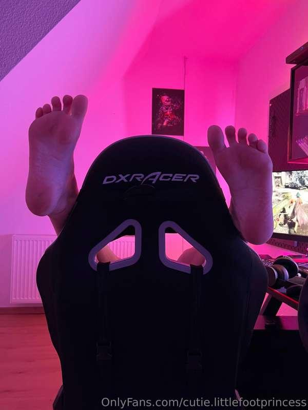 Sollte ich Gaming Streamen? stimmt gerne ab! Würdet ihr euch..