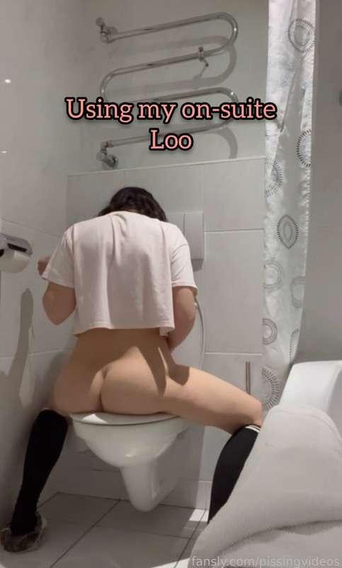 Do you like me using it this way round? 😉

#pawg #ass #toilet #peeing #pee #gamer #cute #manga #ddlg #little