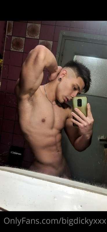 Who's available to play a bit? 👅👅👅