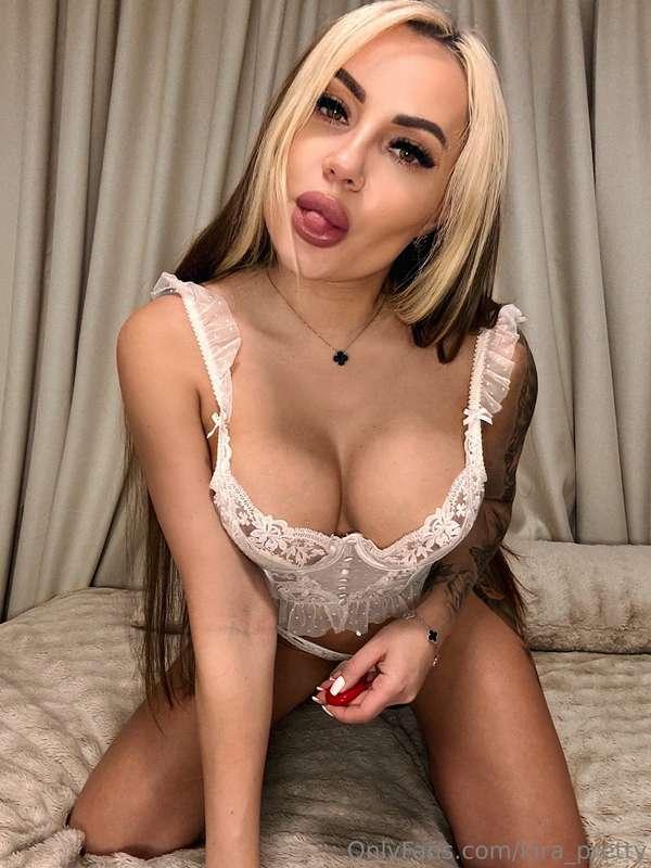 Every glance is an invitation to my secret reality...🔥💄💫 Wha..