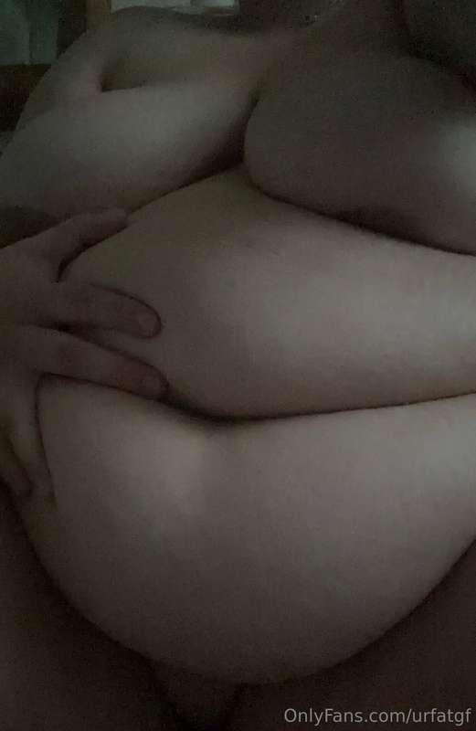 my big fat empty belly 😘 i can’t believe the amount of fat i..