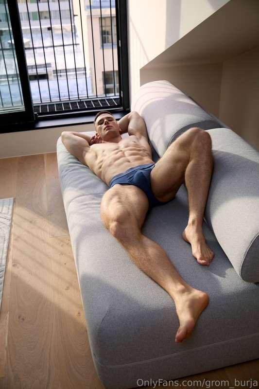 Hot hockey jock having fun😛More content and sex collabs are ..