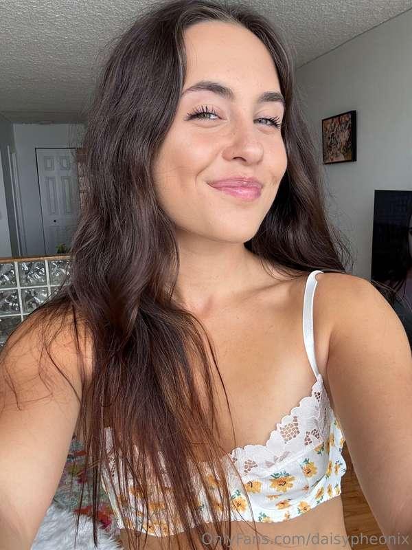 Catching vibes, one selfie at a time 💖