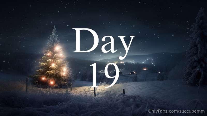 Day 19 out of 24 🖤 Getting closer n closer to christmas :3 🤍..