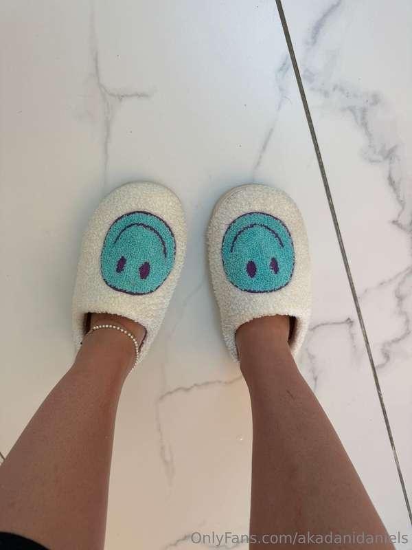 I’m selling my very worn slippers! DM me “SMILEY SLIPPERS” i..