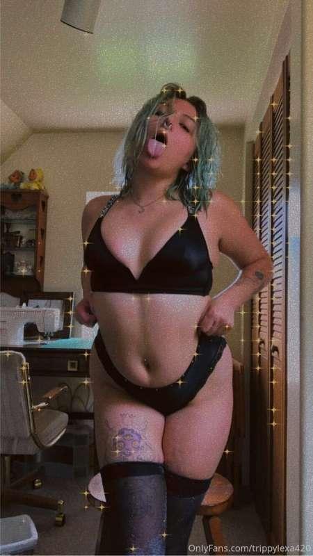 now get your boots and your coat for this wet ass pussy 💦