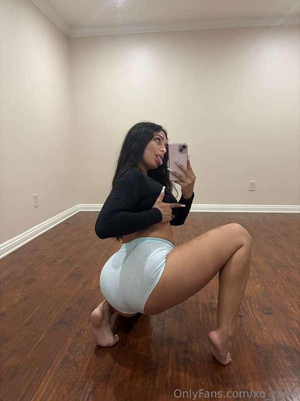 You have no idea what I’m hiding 🍆 but I’m sure you’d love t..