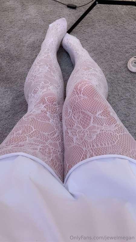 kiss my thighs 