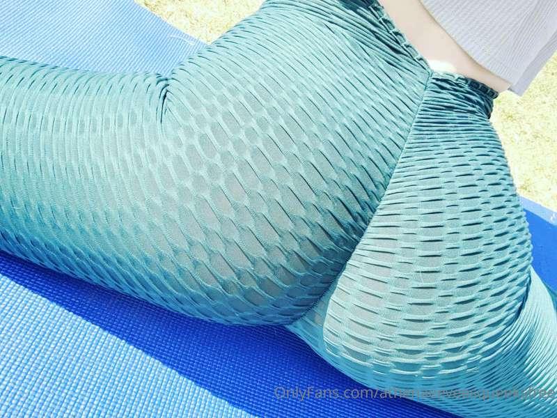 athenaeeveesqueeksfree image #0