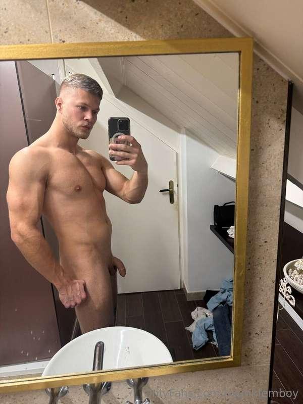 Checkout my friend @dutchblondeeMuscle Boy from The Netherla..