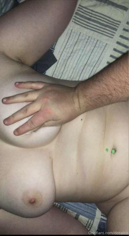 Everyone go follow for HOT ass Male/Female content! it’s fre..