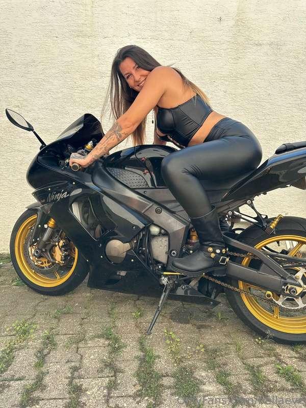 id like to think i make a damn good biker chic, what do u th..