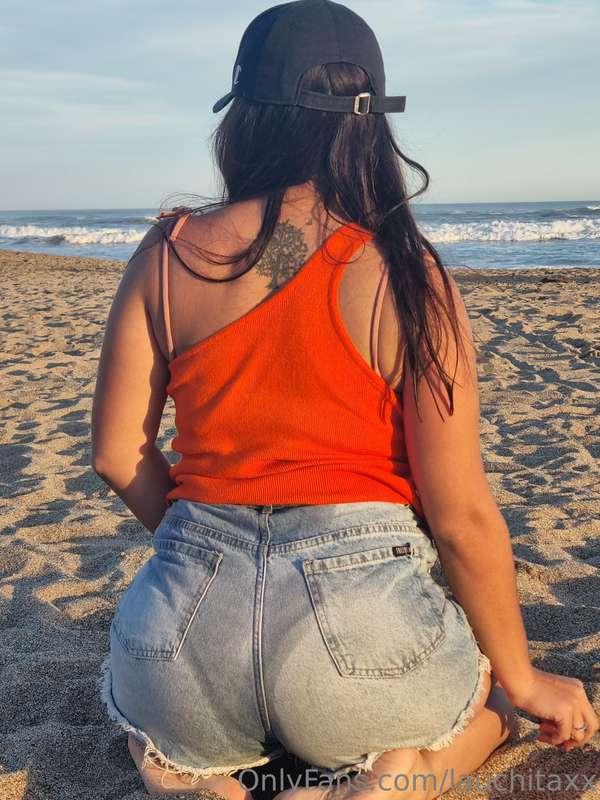 beautiful days at the beach 😍⛱️🌊 now we go back to work and ..