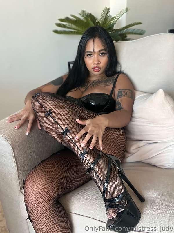 Yes? Don't be shy. Come closer. So you're looking for a godd..