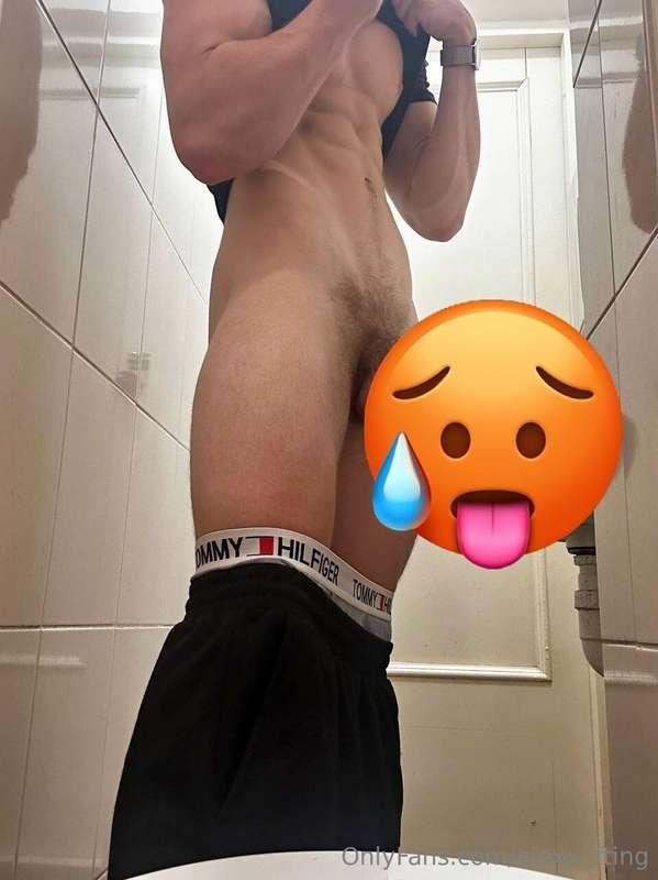 😈JERKING OFF IN SCHOOL BATHROOM😈. I Was Feeling So Horny Tod..