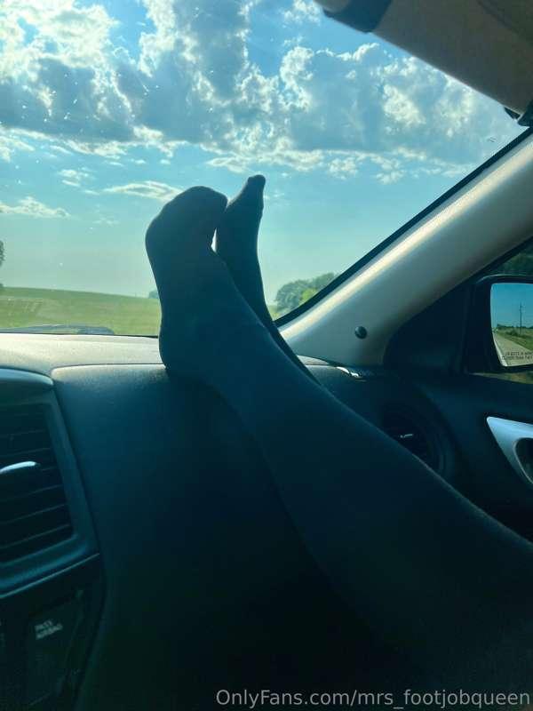 mrs_footjobqueen image #6