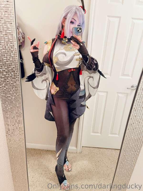 this cosplay is so complicated to wear!! I think her charact..