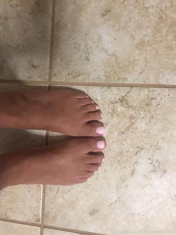 Love this color pink on my toes
