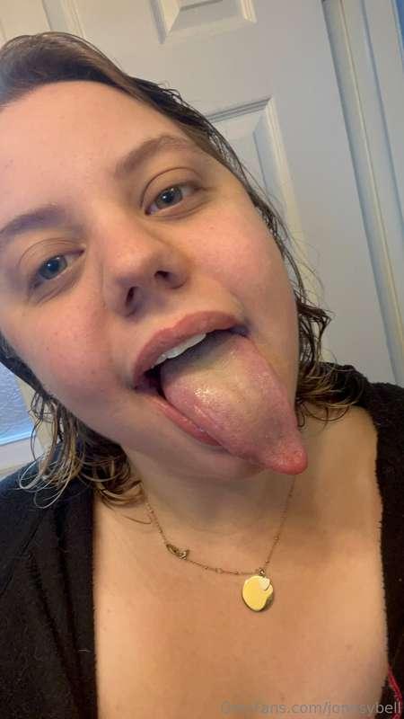 White tongue video and pictures fyp 🥰👅