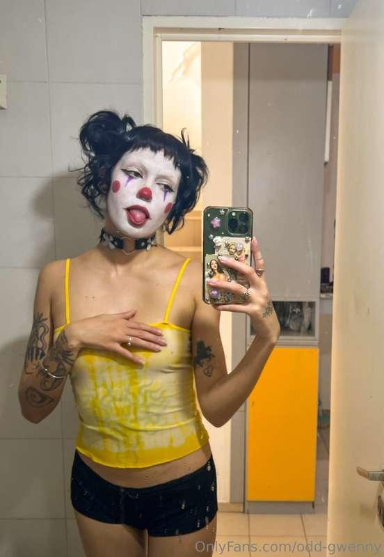 just clownin around 🎠Clowngirl in action in this link! 👀👇htt..