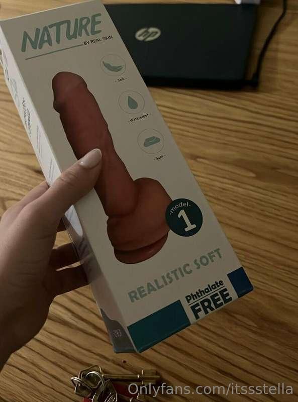 Dildo suck or real blowjob?? 🤭