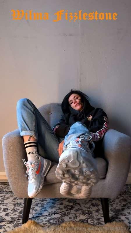 your secret love of milfs in sneakz is safe with me 🤭