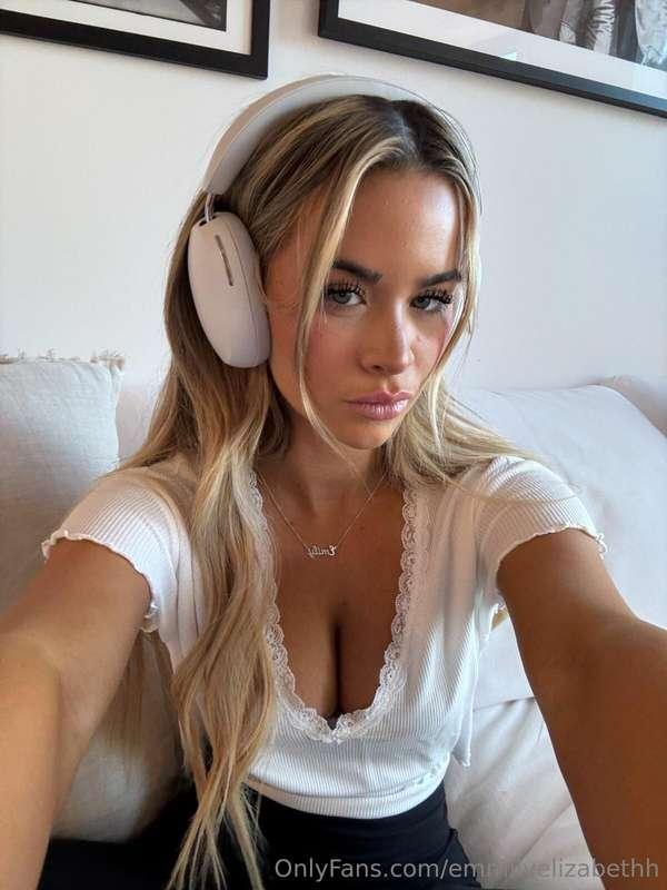 🎶🎧 