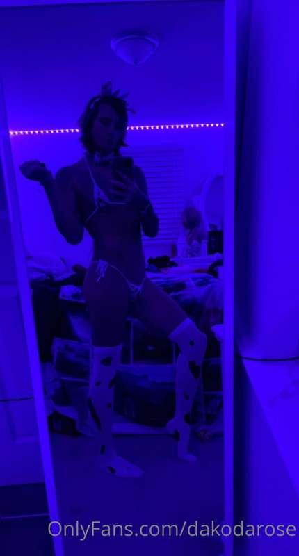 Under the pink lights🙈🤗 swipe for back side☺️
