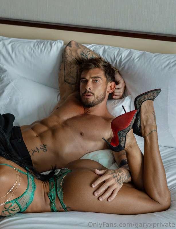 Sunday relax with my b*tch … 😈 Wanna see all my sextape 🔞, j..