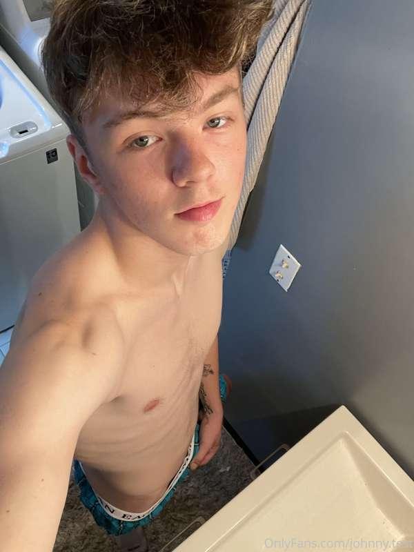 Goodmorning 😝I hope everyone has a good day today :)