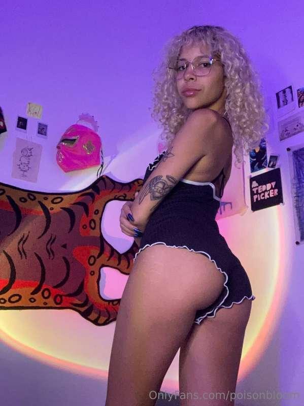 Tip me if you think I look good boo