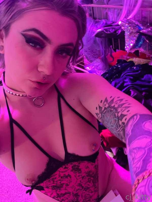 Cum all over my face or right on my tongue?