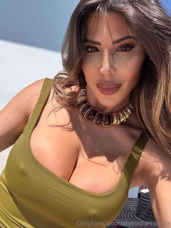 who loves the sun ☀️ 