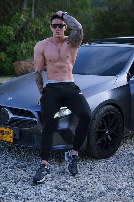 Want to get in my car and see where the night takes us?😍🔥😏