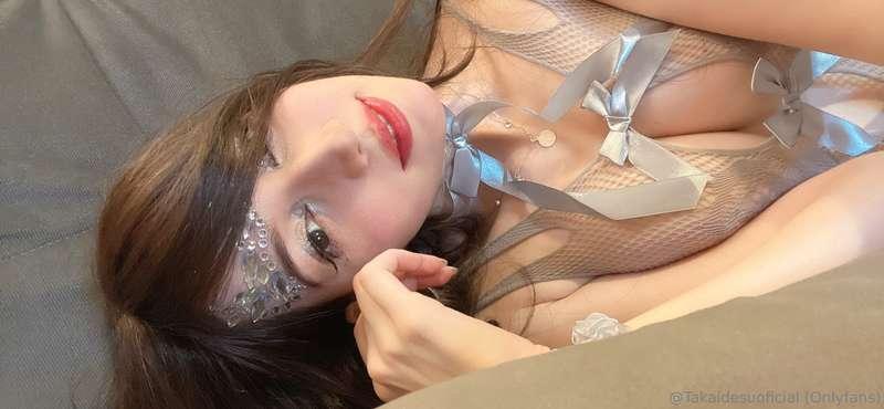 vestida nesse maiôzinho super sexy e transparente, cinza cla..