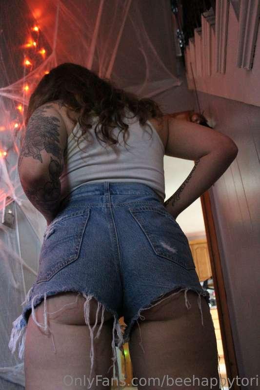 Hate to see her go, love to watch her leave 🤤🍑😜😈