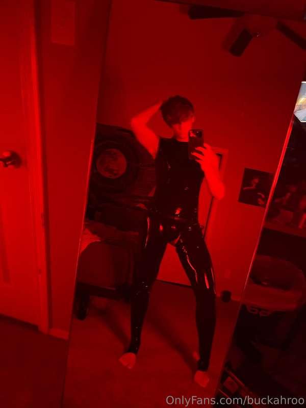 I am doing Fin Dom sessions right now! DM me if interested! ..