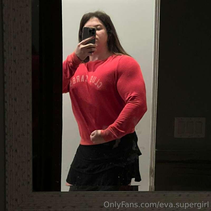 Grainy bathroom pic but hear me out. One of the coolest thin..