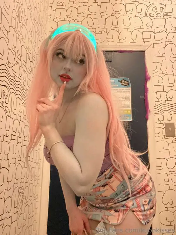 Does anyone wanna see mommy’s blue waffle?