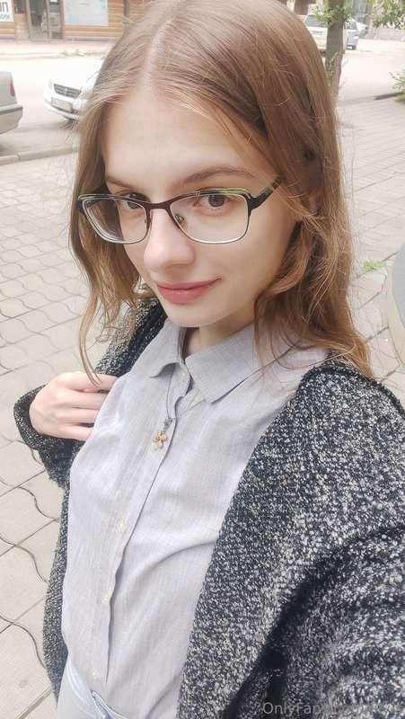 Just a cute girl walking around the city 😊